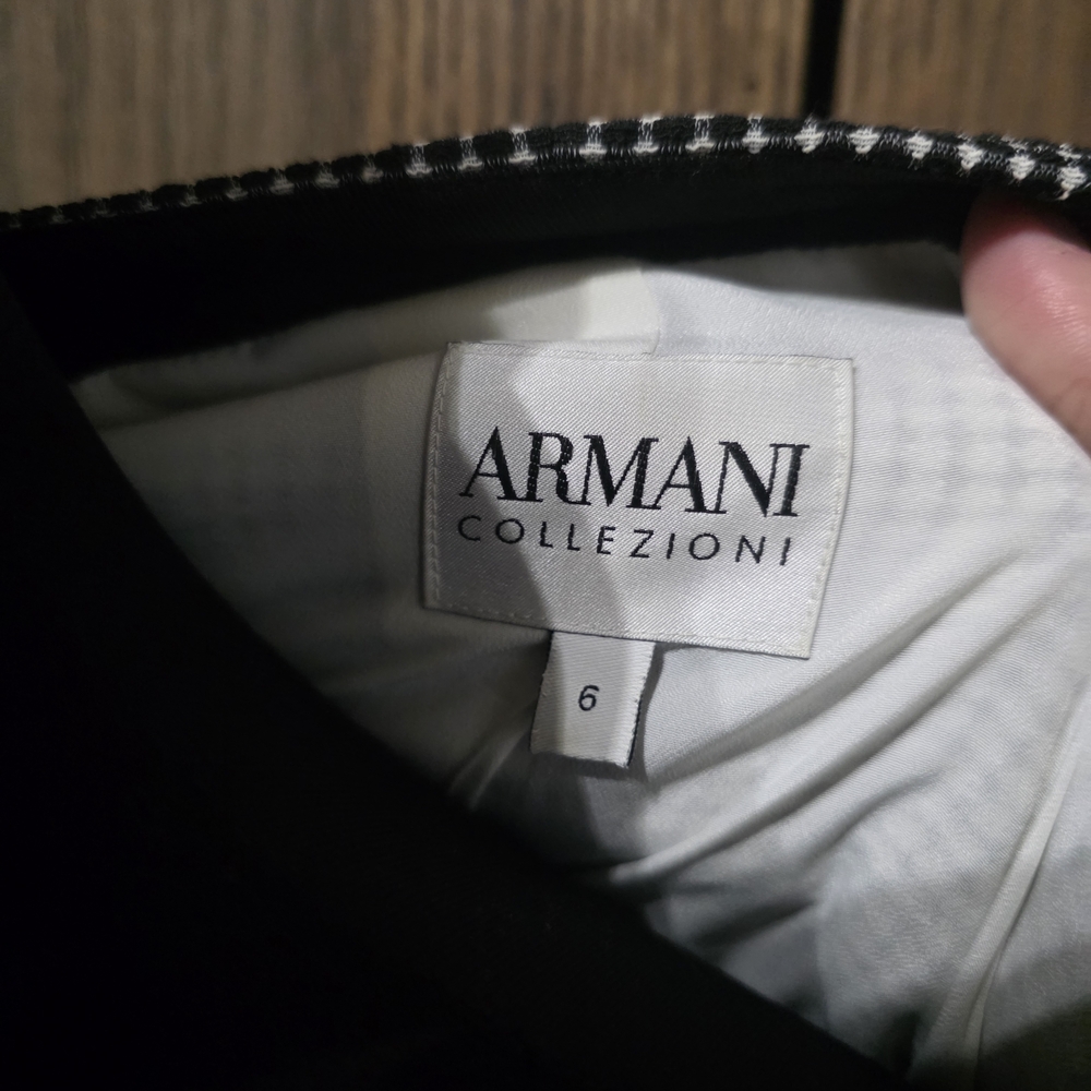 LAST CHANCE Armani Collezioni Black and White Peplum Blazer - Picture 5 of 5